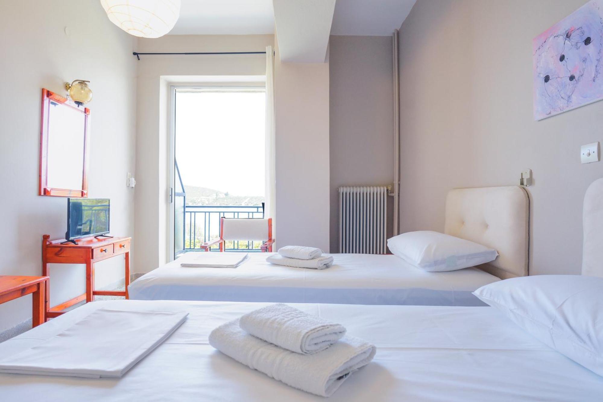 Hotel Korfos - Ξενοδοχείο Κόρφος Renovated エクステリア 写真