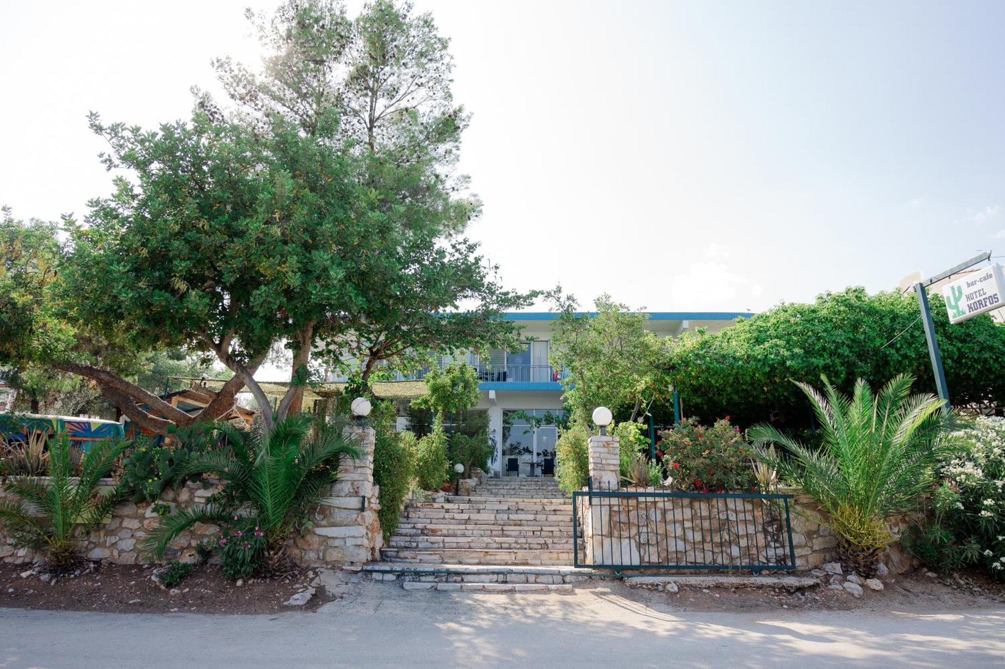 Hotel Korfos - Ξενοδοχείο Κόρφος Renovated エクステリア 写真