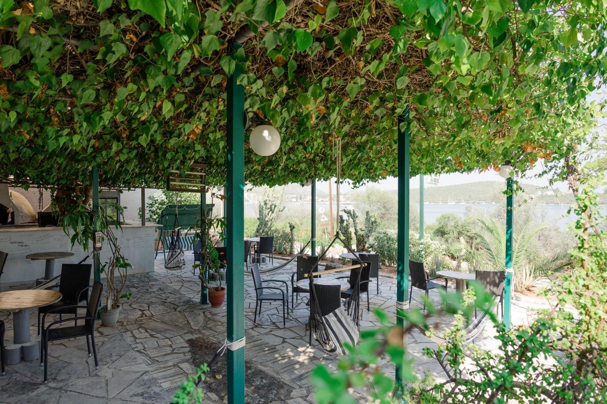 Hotel Korfos - Ξενοδοχείο Κόρφος Renovated エクステリア 写真
